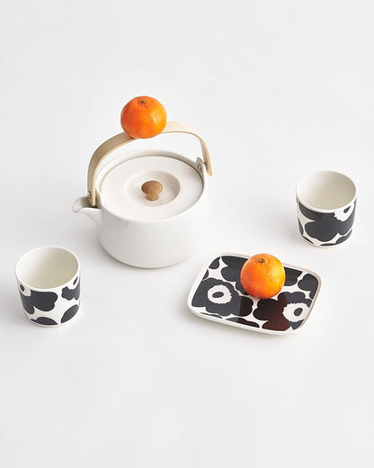 MARIMEKKO Oiva Stoneware Teapot — Refine Your Kitchen Décor with Our Iconic White Stoneware — Stylish & Classic Ceramic Teapot with Tea Infuser Lid (26.63 oz)