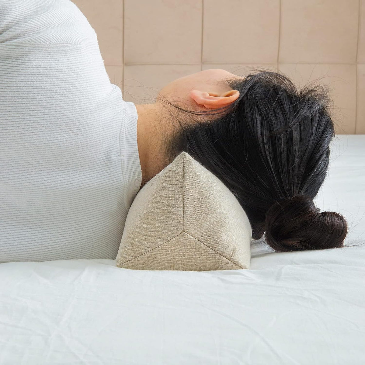 Buckwheat Neck Support Pillow Cervical Neck Cylinder Bolster Pillow,Buckwheat Hulls Adjustable Roll Pillow,Neck Pain Relief for Back and Side Sleepers Round Pillows for Lunch Break beige, 6*15 inch