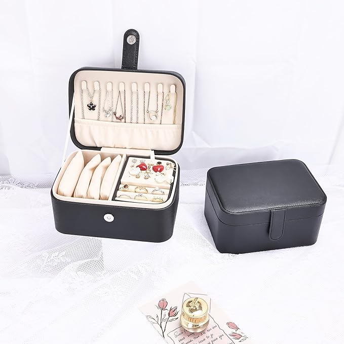 2 Layer Portable Jewelry Box, Large Jewelry Travel Case with 4 Jewelry Pouches, Medium Size Jewelry Organizer Box for Earrings, Necklaces, Bracelets (black)