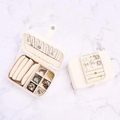 2 Layer Portable Jewelry Box, Large Jewelry Travel Case with 4 Jewelry Pouches, Medium Size Jewelry Organizer Box for Earrings, Necklaces, Bracelets (beige)
