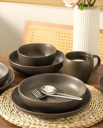 Dinnerware Sets, Stoneware Plates and Bowls Sets, Farmhouse 16 Piece Dish Set for 4, Ceramic Plates Set with Mugs for Kitchen, Scratch Resistant, Dishwasher & Microwave Safe, Matte Black