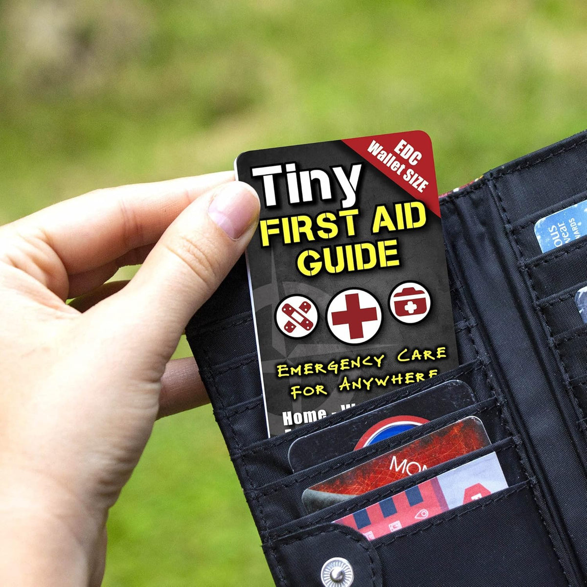 Tiny First Aid Guide: Emergency Medical Care for Anywhere - Step-by-Step, Pocket, EDC: Survival Medicine, Everyday Carry, Micro-Guide